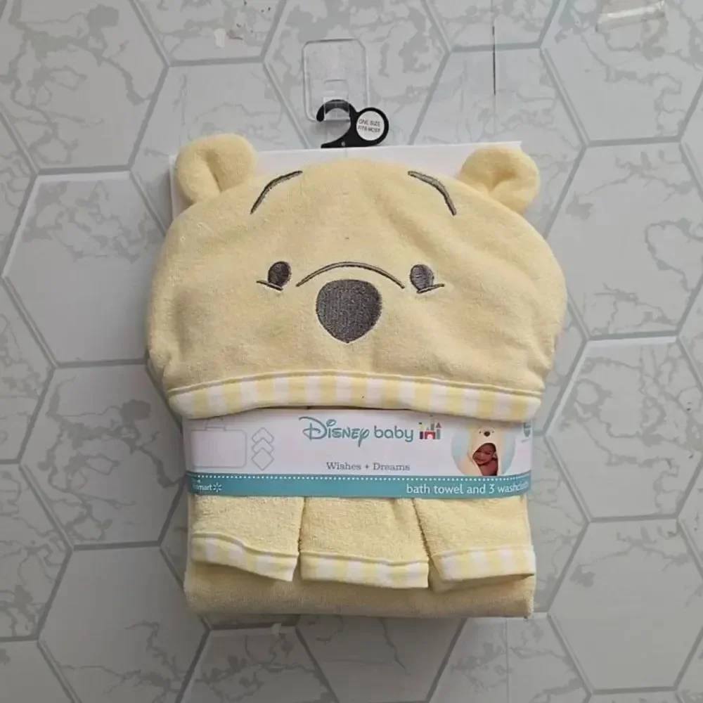 New Disney Winnie the Pooh Hooded Towel and 3 Washcloths Gift Set